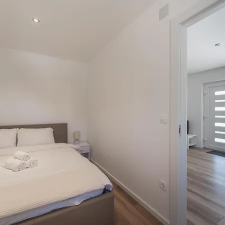 Bernie With A Pool Zadar