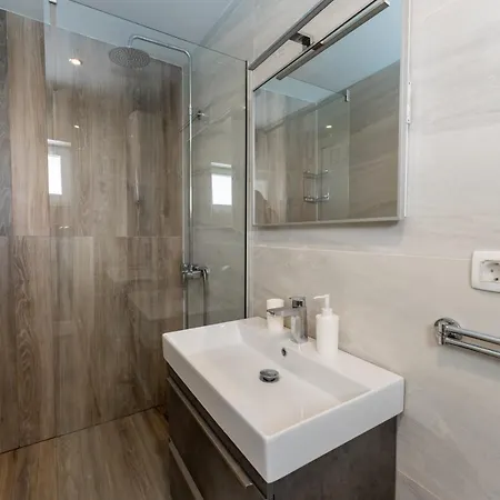 Bernie With A Pool * Zadar