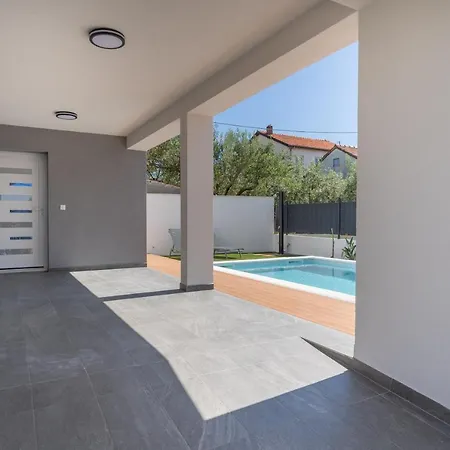 Bernie With A Pool Appartement *