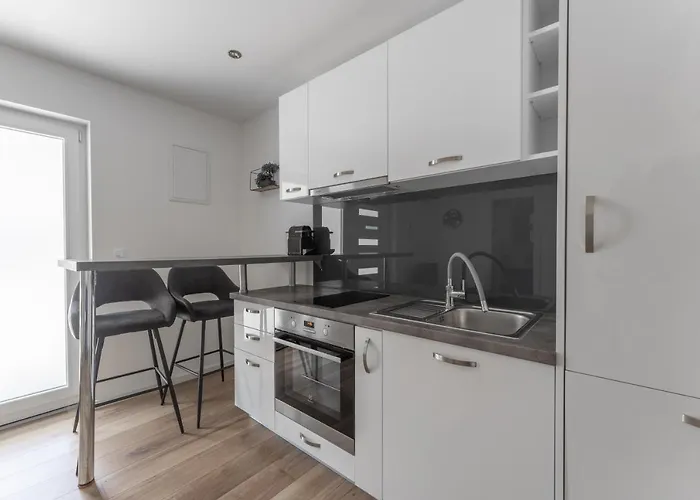 아파트 Bernie With A Pool *