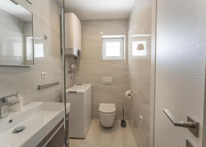 Bernie With A Pool 아파트 자다르