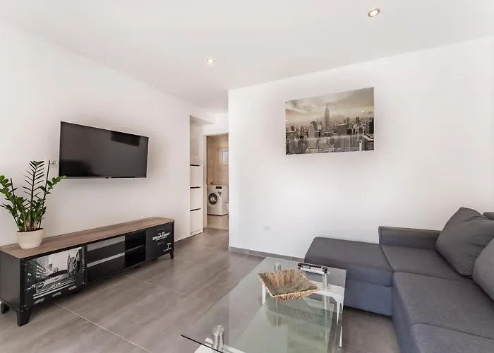 Bernie With A Pool 아파트