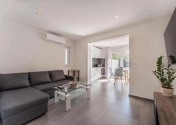 아파트 Bernie With A Pool 자다르