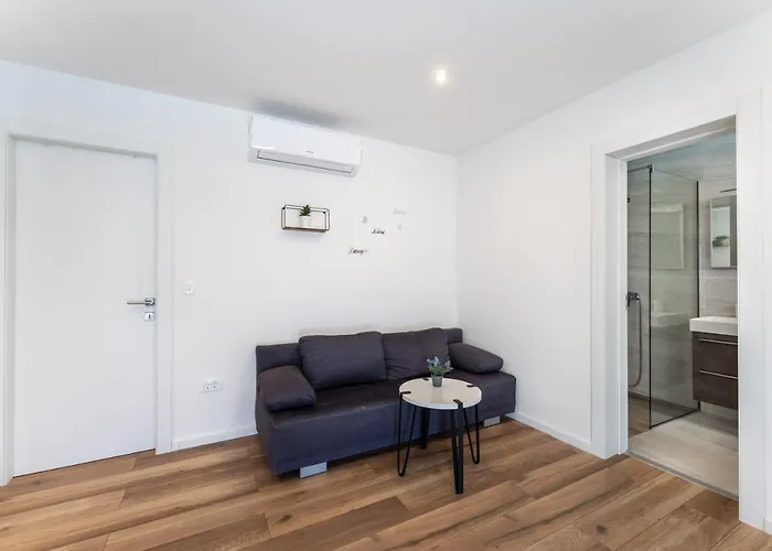 Bernie With A Pool 아파트