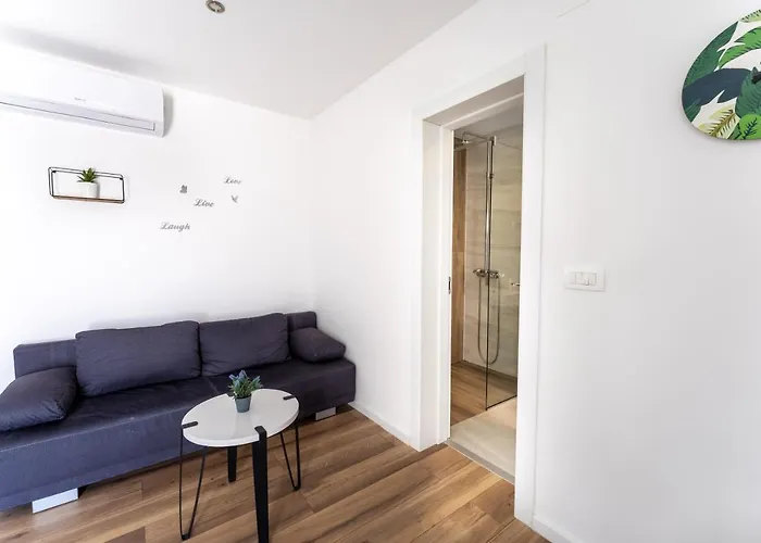 Bernie With A Pool 아파트 자다르