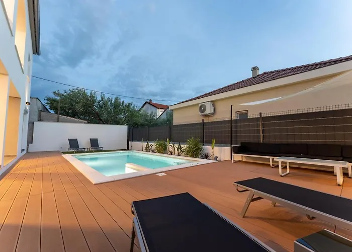 Bernie With A Pool 아파트 자다르