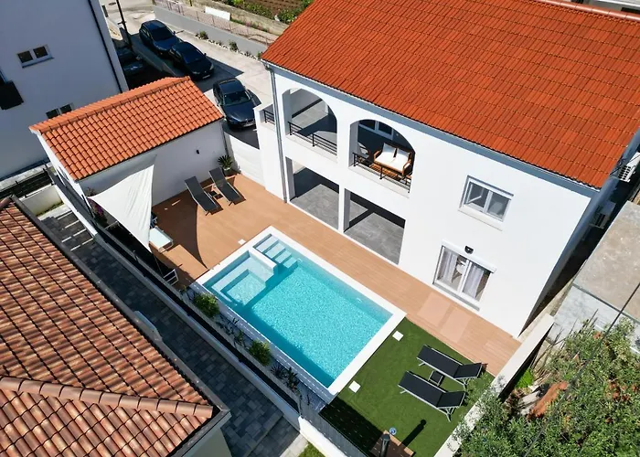 Bernie With A Pool *