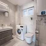 Apartman Bernie With A Pool