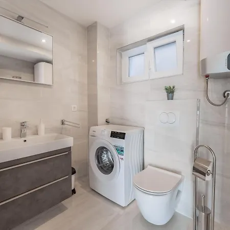 Bernie With A Pool Zadar