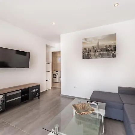 Bernie With A Pool Lejlighed