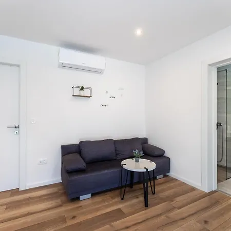 Bernie With A Pool アパート