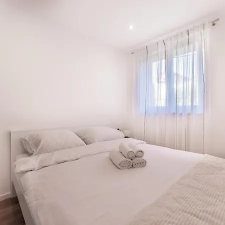 Lejlighed Bernie With A Pool