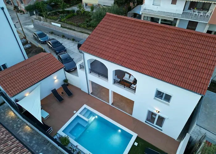 Bernie With A Pool Апартаменты