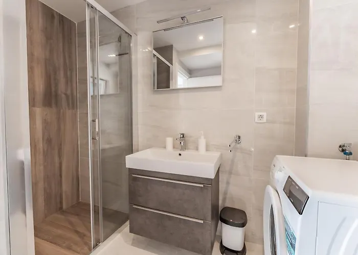 Bernie With A Pool شقة *