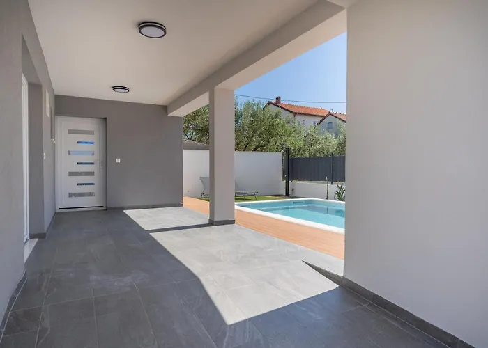 Bernie With A Pool Апартаменты *