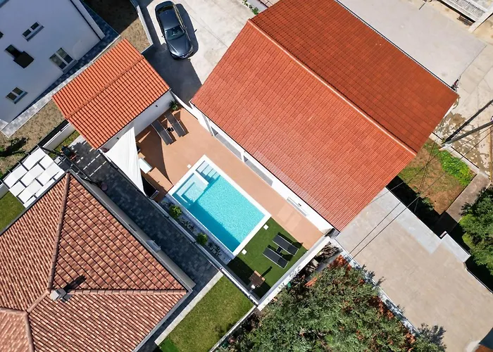 Bernie With A Pool * Задар